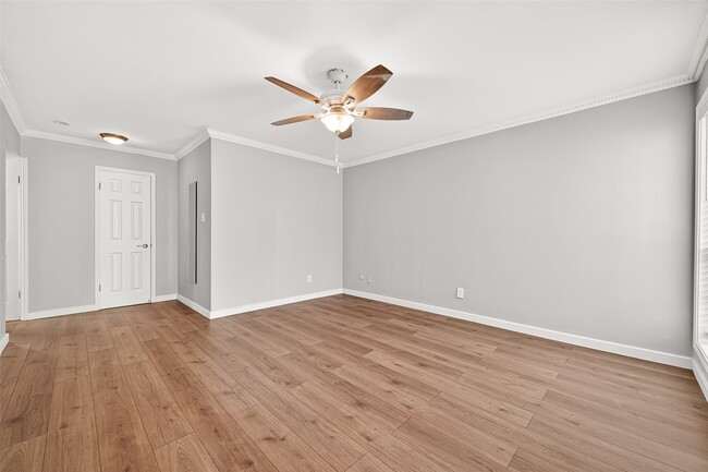 Building Photo - 359 N Post Oak Ln