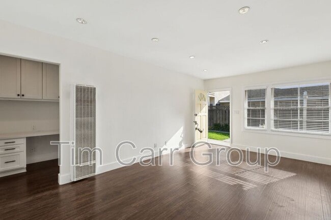 Building Photo - 2002 Clay St