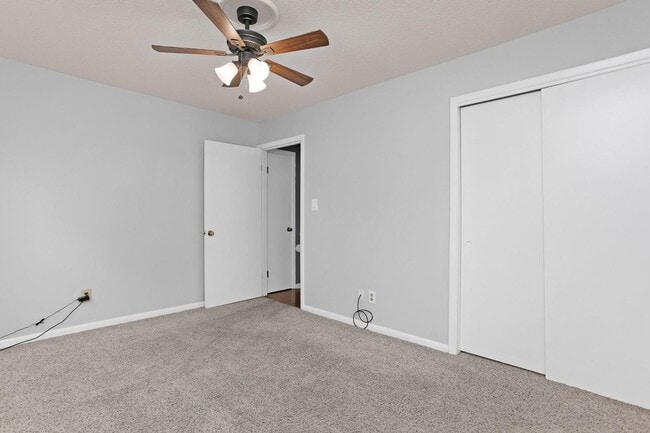 Building Photo - 705 Bon Aire Dr