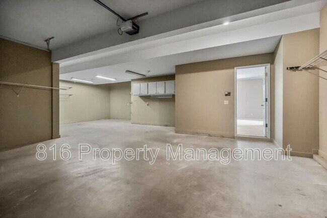 Building Photo - 701 Tomahawk Ct