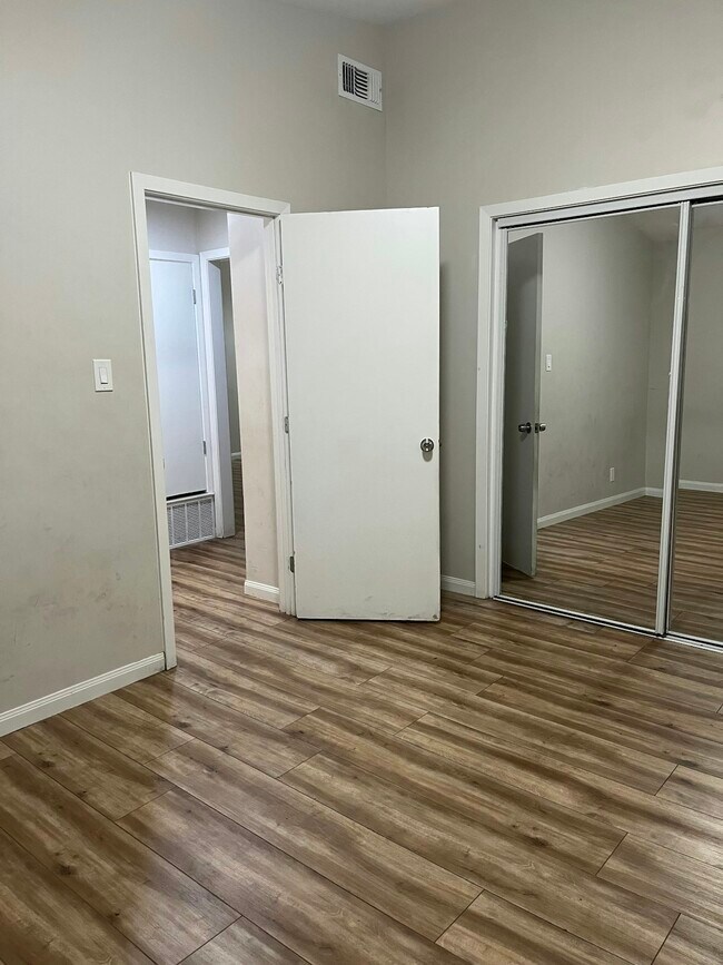 Building Photo - 1904 Hearthstone Dr
