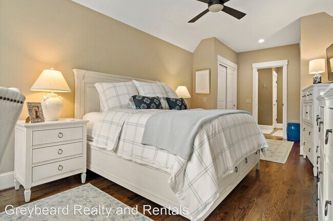 Building Photo - 2 br, 3.5 bath House - 14 Fitzgerald Rd