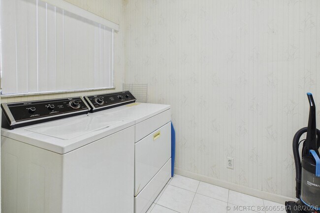 Building Photo - 15451 Pembridge Dr