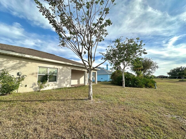 Building Photo - Modern & Spacious 3 Bed + Den, 2 Bath with...