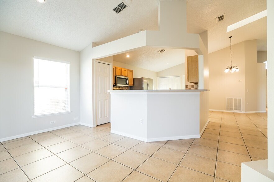 Building Photo - 3833 Stonefield Dr