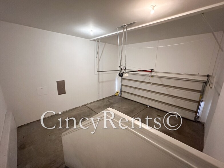 Building Photo - 2931 Eden Ave