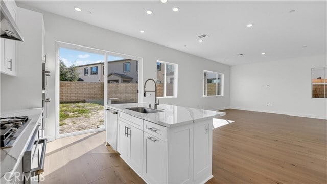 Building Photo - 107 Pansy