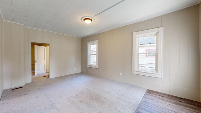 Building Photo - Cudell neighborhood. - 2 bedroom/1 bathroo...
