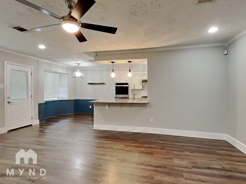 Building Photo - 1914 Meadow Creek Dr