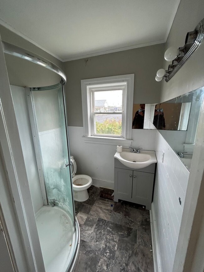 Building Photo - 3 Bedroom House in Fairview Circle