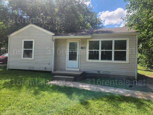 Primary Photo - $925 - 3 bedroom / 1 bathroom - Single Family Home