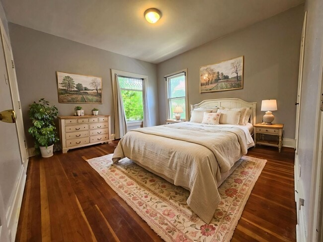 Building Photo - Victorian Home Downtown – Available NOW
