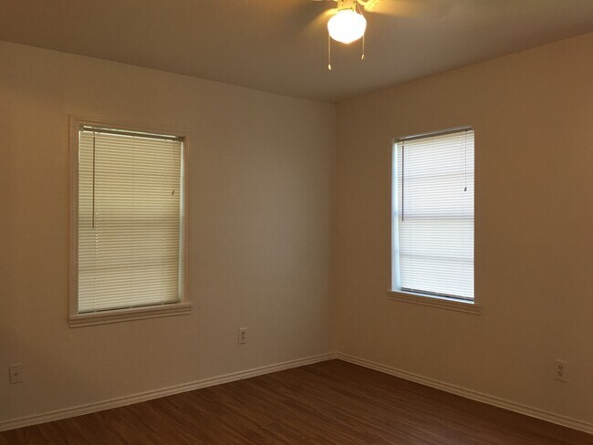 Building Photo - Two bedroom or one bedroom with office