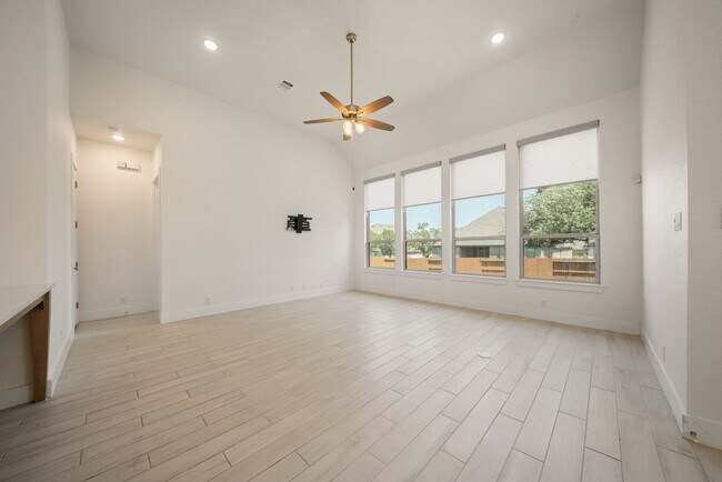 Building Photo - Stunning 4-Bed, 4.5-Bath Home with Pool Access and Private Yard in New Braunfels