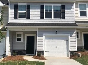 Building Photo - Beautiful townhome in desirable Terrell Community