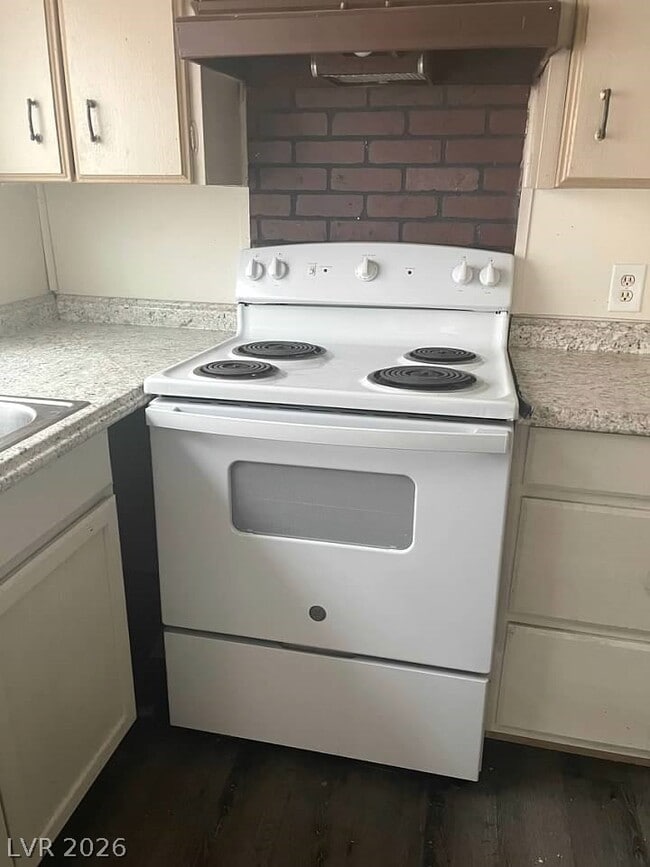 Building Photo - 1121 Pawnee Ln