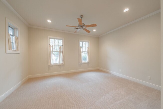 Building Photo - Beautiful Monticello Town Home!!!