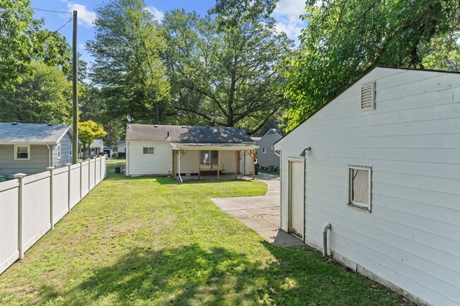 Building Photo - 5323 Winona Dr