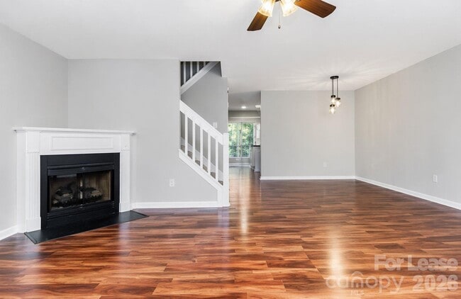 Building Photo - 10519 Yellow Rose Ln