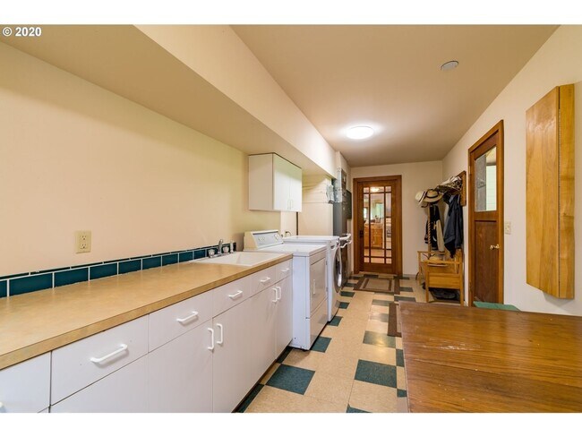 Building Photo - New Price! Custom Home