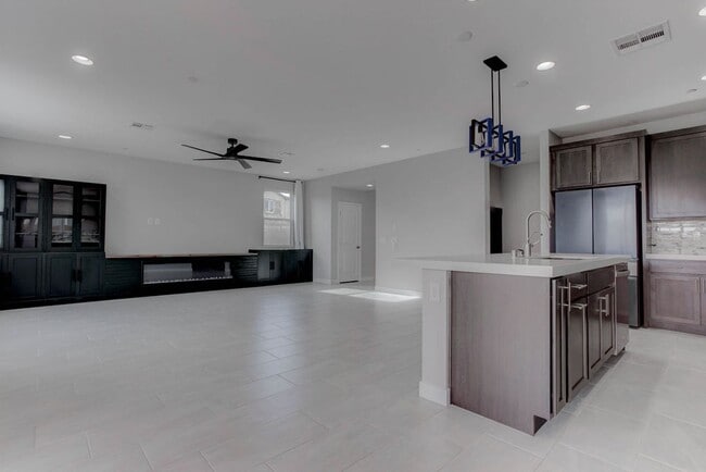 Building Photo - Stylish 3-Bed Home with Loft & EV Charger in Skye Canyon