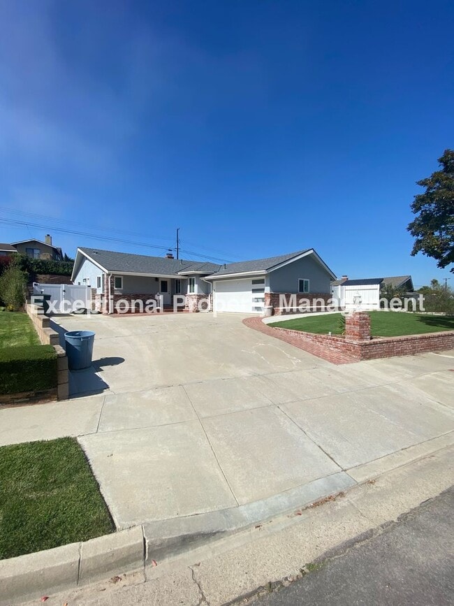 Primary Photo - Great 4 bedroom 2 bath single story home