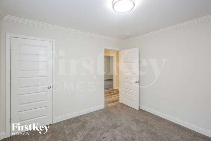 Building Photo - 215 Parkwood Dr NW