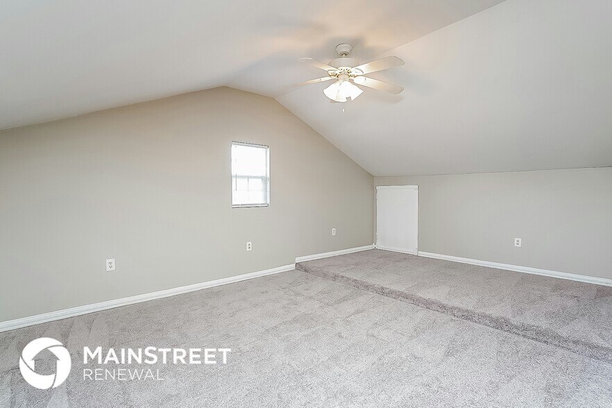 Building Photo - 423 Lake Forest Dr