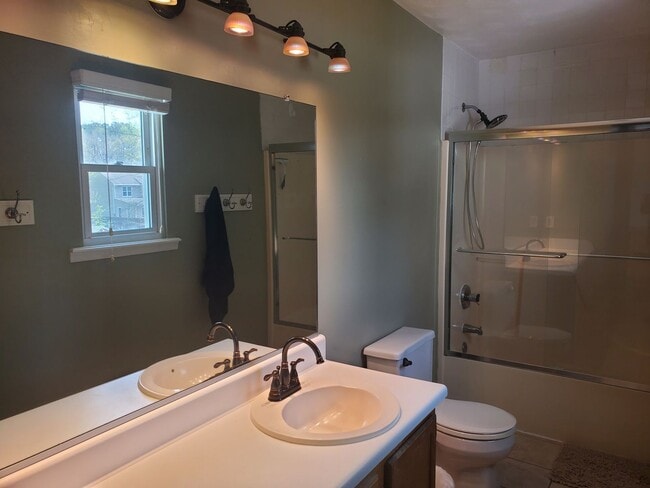 Building Photo - Deep Creek