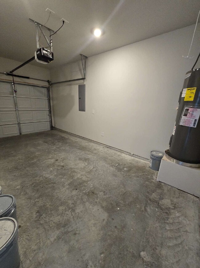 Building Photo - "New 3-Bed Oasis with Quartz Finishes and Modern Look!