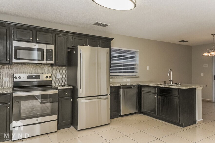 Building Photo - 9783 Lupine Ave