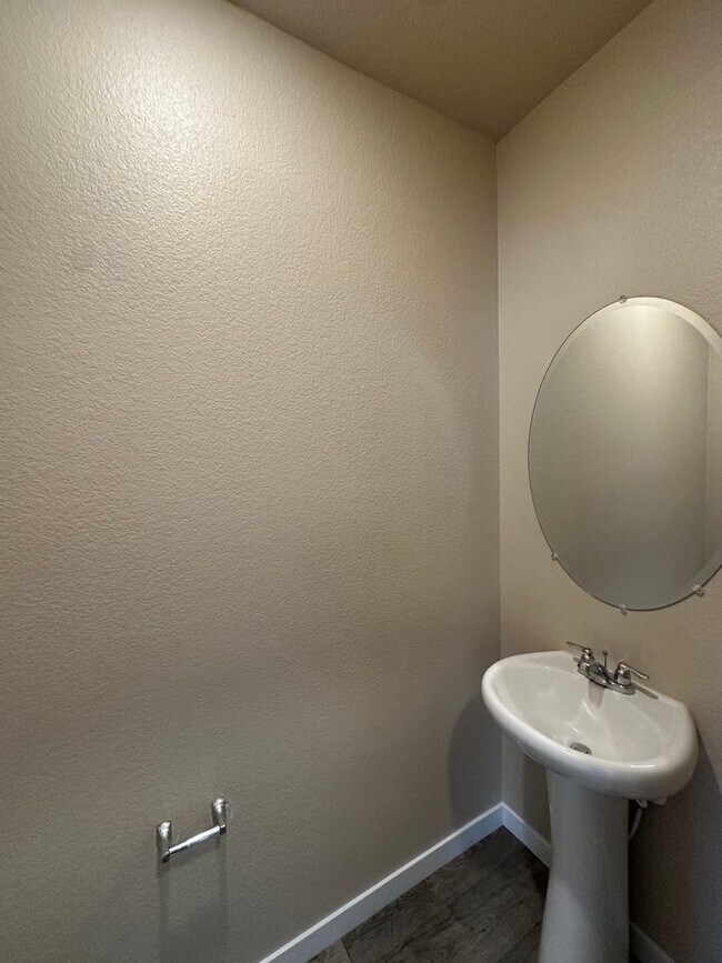 Building Photo - Adorable Lemmon Valley Townhome!
