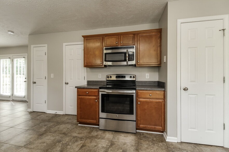 Building Photo - 127 Lyndhurst Dr