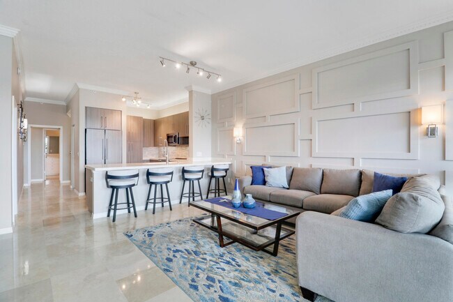 Building Photo - 806 E Windward Way