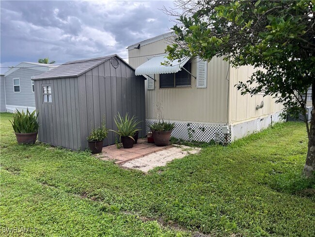 Building Photo - 2035-2035 Seagrape Ct