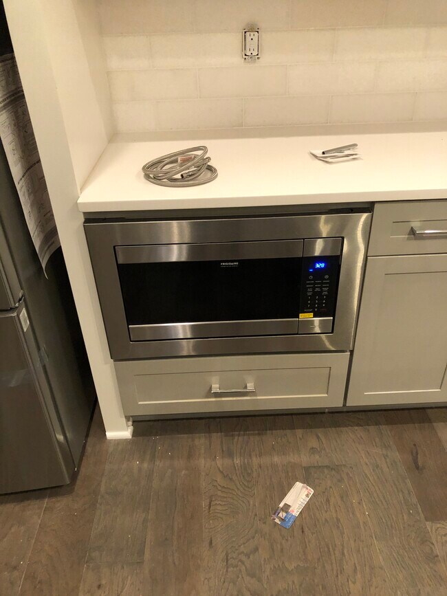 Building Photo - 924 Caruthers Ave