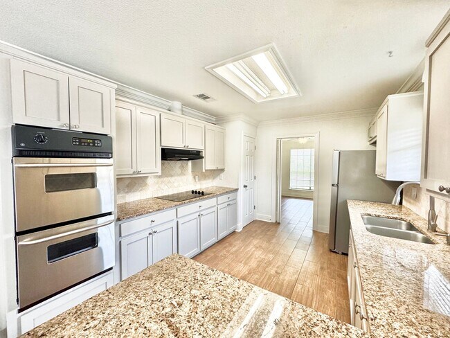 Building Photo - 5016 Five Frks Dr