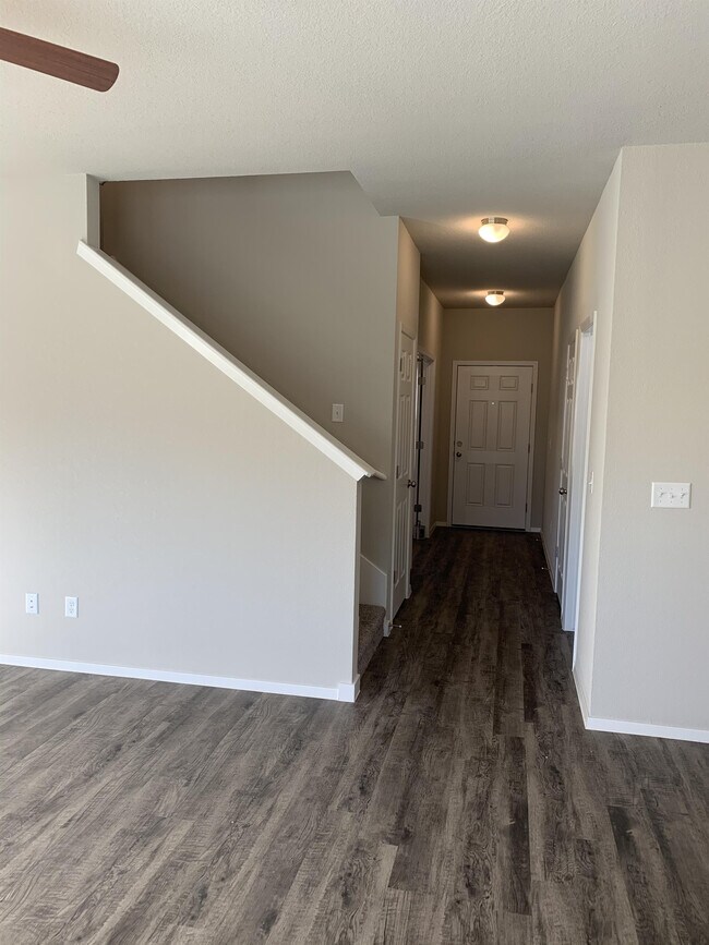Building Photo - 1127 S Kingfisher Ln