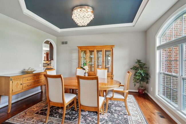 Building Photo - Five Bedroom House in Deerfield Township!