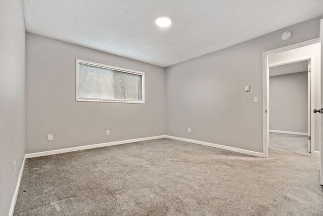 Building Photo - 2 bedroom 5 minutes from downtown and Pets...