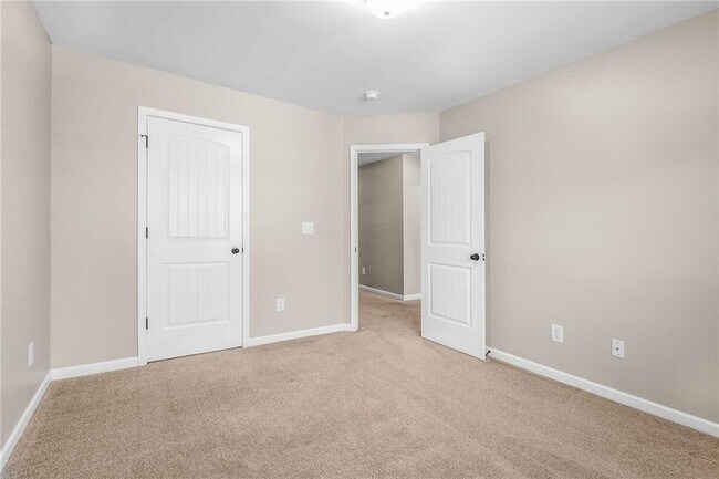 Building Photo - 317 Clover Brook Dr