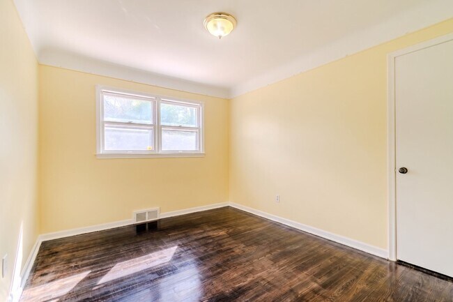 Building Photo - 20636 Woodcrest St