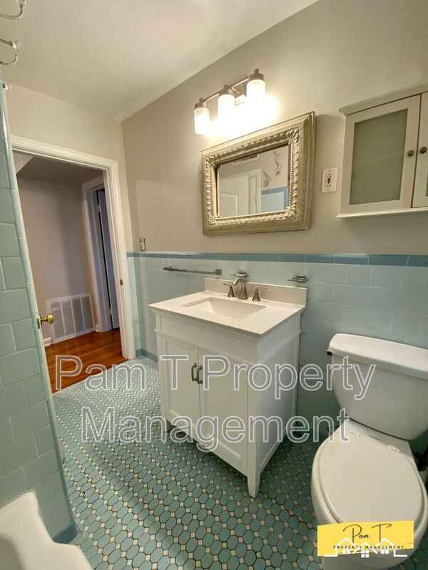 Building Photo - 304 Columbus Dr