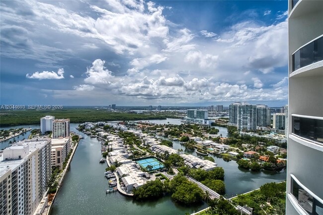 Building Photo - 16001 Collins Ave