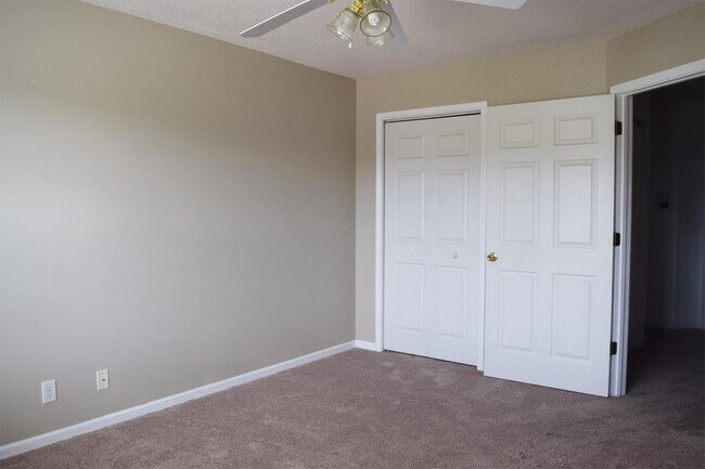 Building Photo - Charming Hickory Valley Gem Near Fort Leonard Wood