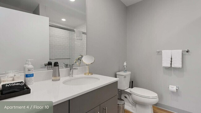 Building Photo - 853 W Blackhawk St