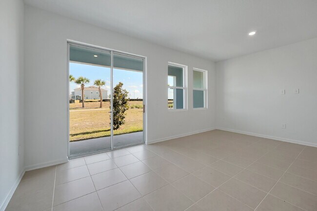 Building Photo - Beautiful New 3-Bedroom Townhome in Davenport — First Month's Rent FREE! Includes Resort Pool, Mo...
