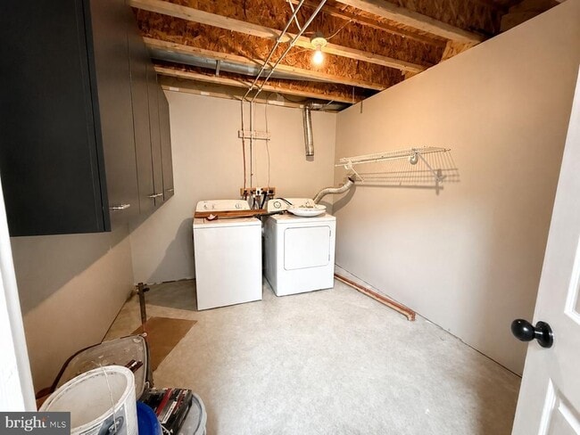 Building Photo - 20 Dunlap Dr