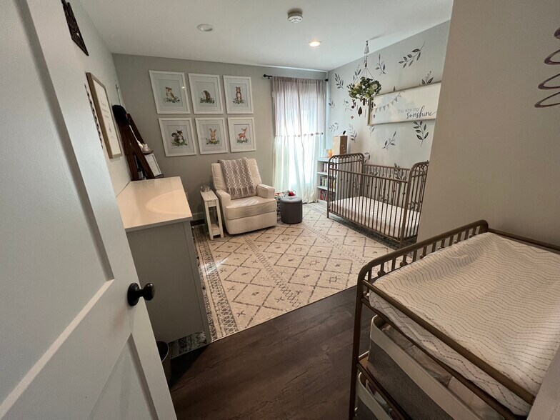 Bed 2 (01) Floor 2 - 41 Zapora Dr