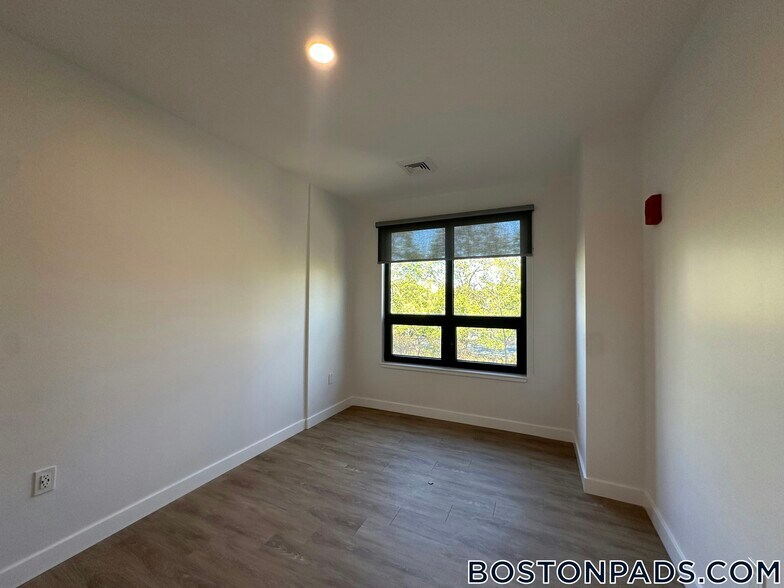 Building Photo - 199 Gardner St